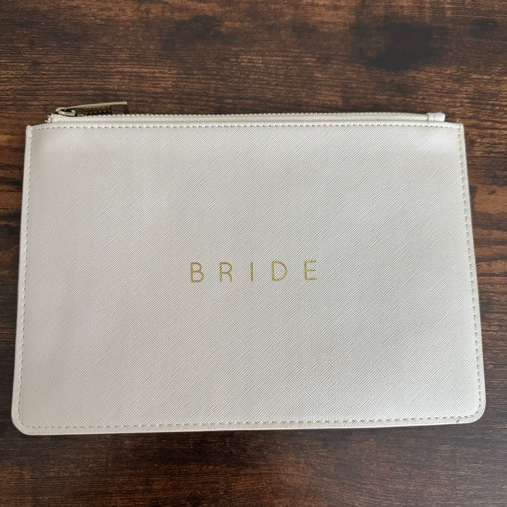 Bride clutch